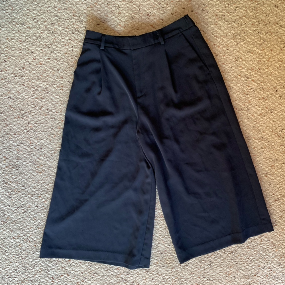 Uniqlo Navy Capri wide leg pants size S